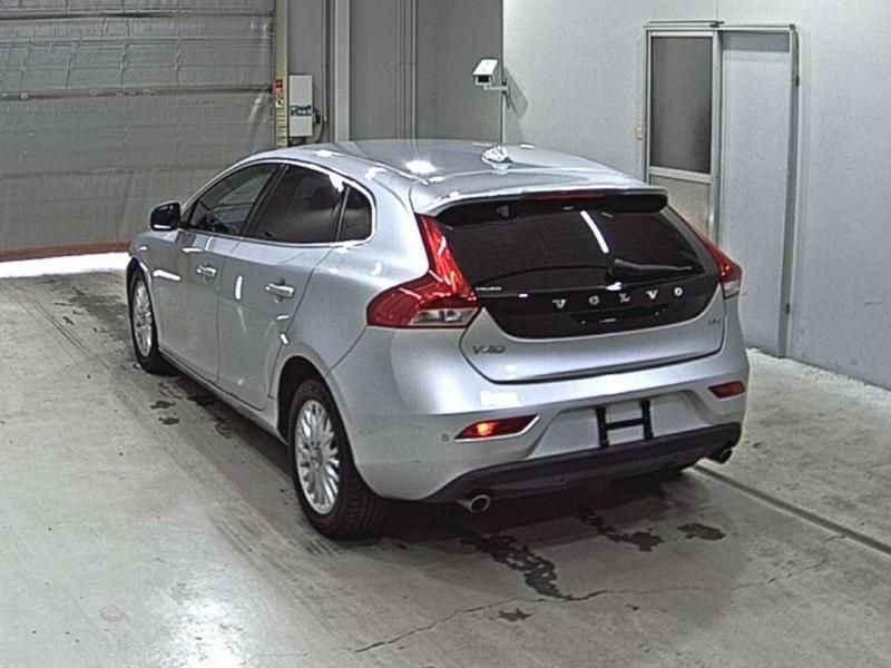 Used Volvo V40 2016 Silver Hatchback