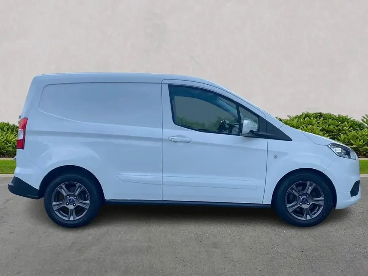 Used Ford Transit Courier Limited 100 HP (73 kW) 2021 White Van