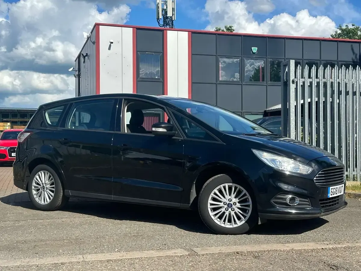Used Ford S-MAX Zetec 150 HP (110 kW) 2018 Black MPV