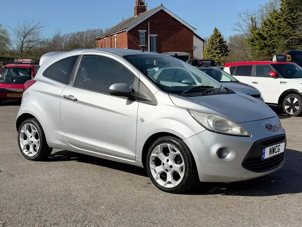 Used Ford Ka Titanium 75 HP (55 kW) 2010 Silver Hatchback