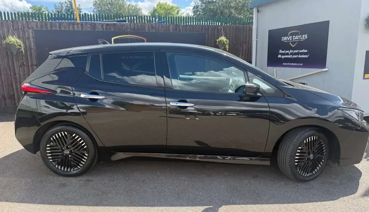 Used Nissan Leaf N-Connecta 110 kW (150 HP) 2023 Black Hatchback
