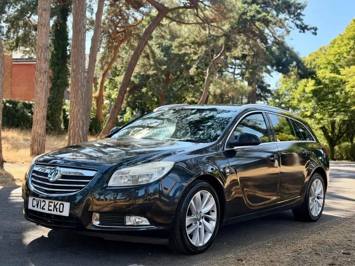 Used Vauxhall Insignia SRi 160 HP (117 kW) 2012 Black Estate