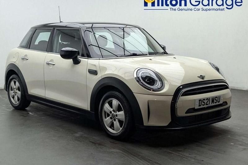 Used Mini Cooper Classic 136 HP (100 kW) 2021 White Hatchback