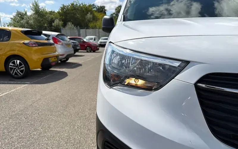 Used Vauxhall Combo 100 kW (136 HP) 2025 White MPV