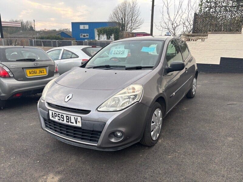 Grey Used 2010 Renault Clio II Extreme Hatchback | £3,295 (Expensive) - Image 1/4