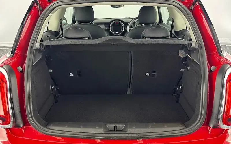 Used Mini Cooper Classic 136 HP (100 kW) 2019 Red Hatchback