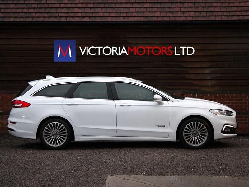 Used Ford Mondeo Titanium 187 HP (137 kW) 2020 White Estate