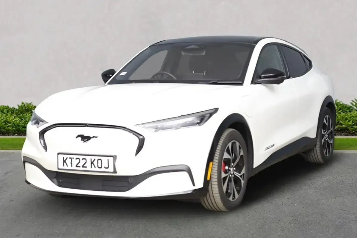 Used Ford Mustang Extended Range 351 HP (258 kW) 2022 White Hatchback