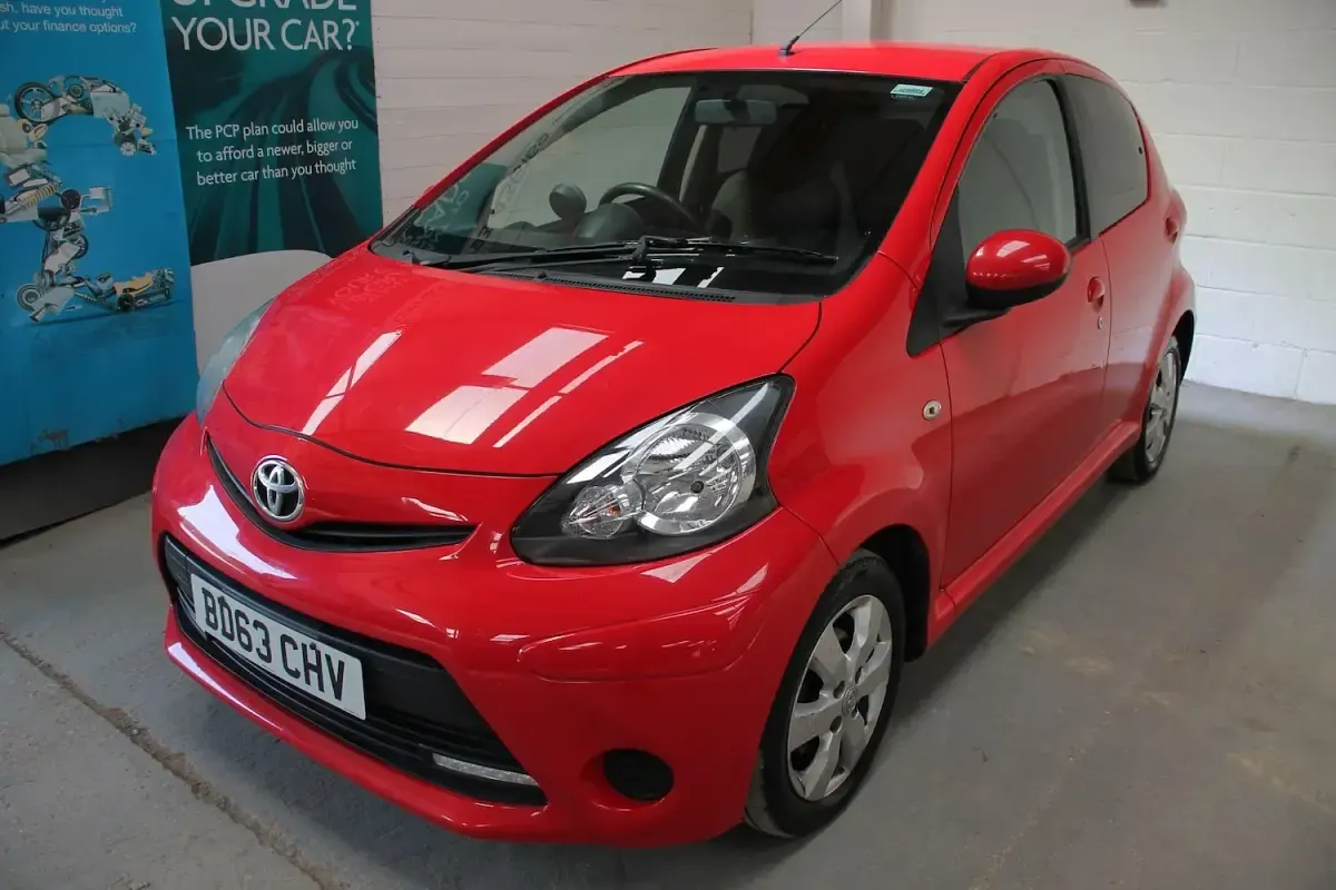 Used Toyota Aygo Style 68 HP (50 kW) 2013 Red Hatchback