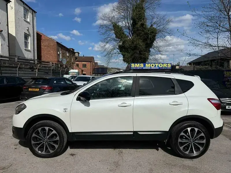 Used Nissan Qashqai 360º 110 HP (80 kW) 2013 White SUV