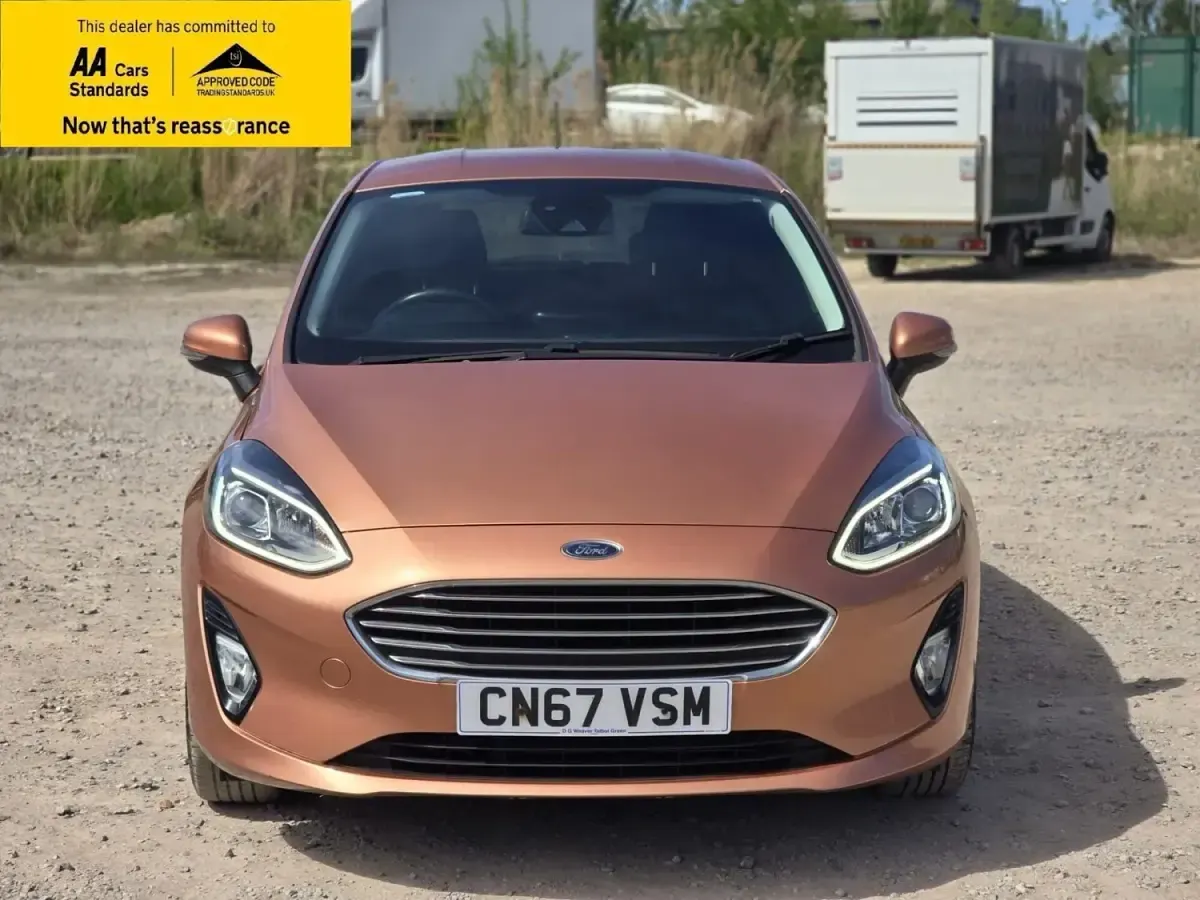 Begagnad Ford Fiesta Titanium 100 HK (73 kW) 2017 Brun Halvkombi