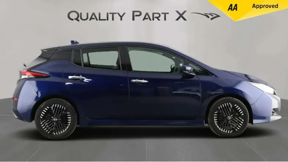 Used Nissan Leaf N-Connecta 110 kW (150 HP) 2023 Blue Hatchback