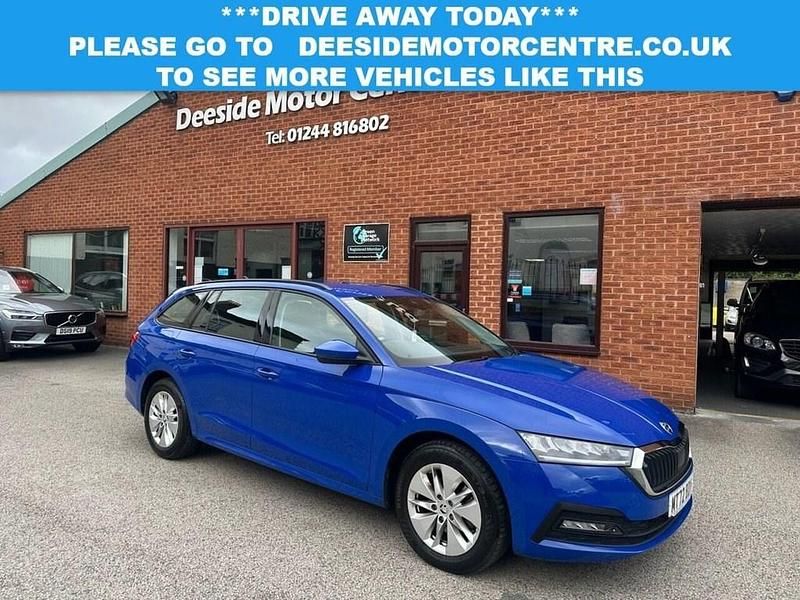 Used Skoda Octavia SE Technology 110 HP (80 kW) 2022 Blue Estate