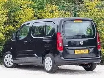 Second-hand Vauxhall Combo 110 CP (80 kW) 2019 Negru Monovolum