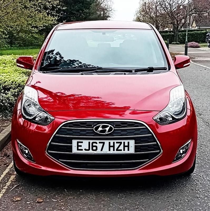 Used Hyundai ix20 SE 90 HP (66 kW) 2017 Red Hatchback