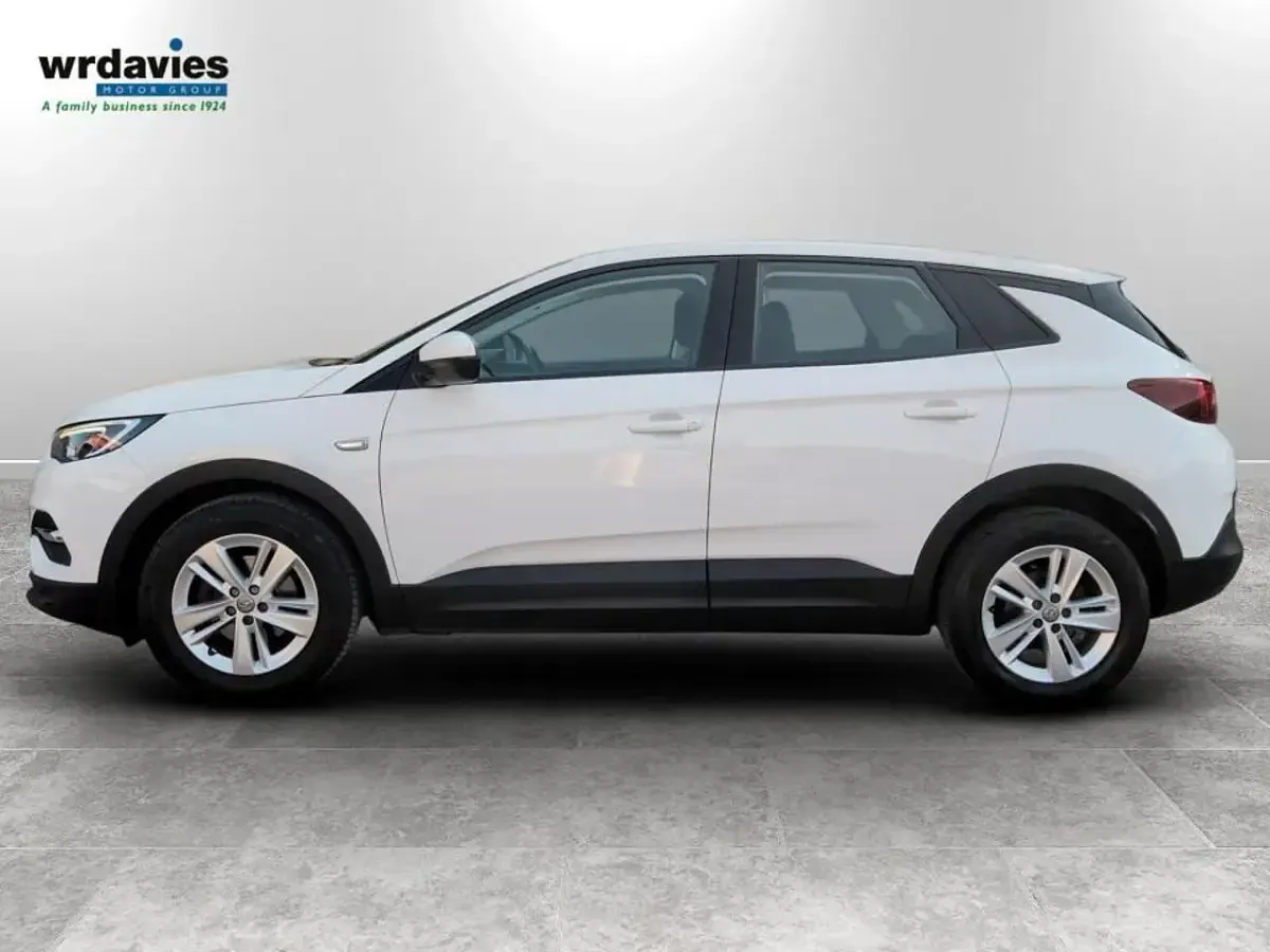 Used Vauxhall Grandland X S 130 HP (95 kW) 2020 White SUV