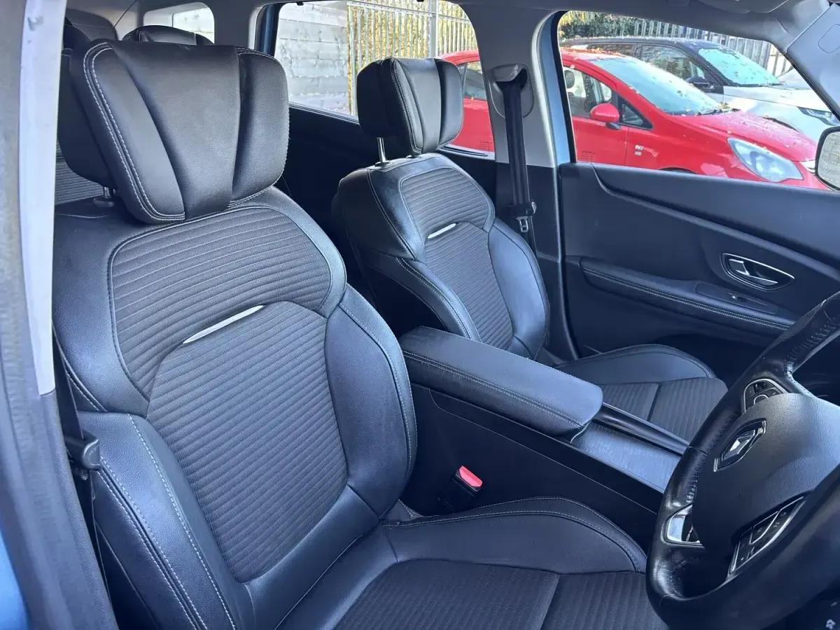 Used Renault Scénic IV Dynamique 110 HP (80 kW) 2017 Blue MPV