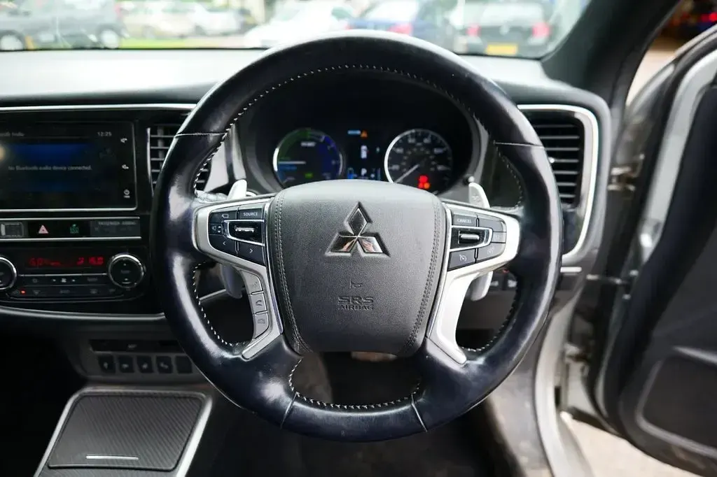 Used Mitsubishi Outlander P-HEV 209 HP (153 kW) 2018 Silver SUV