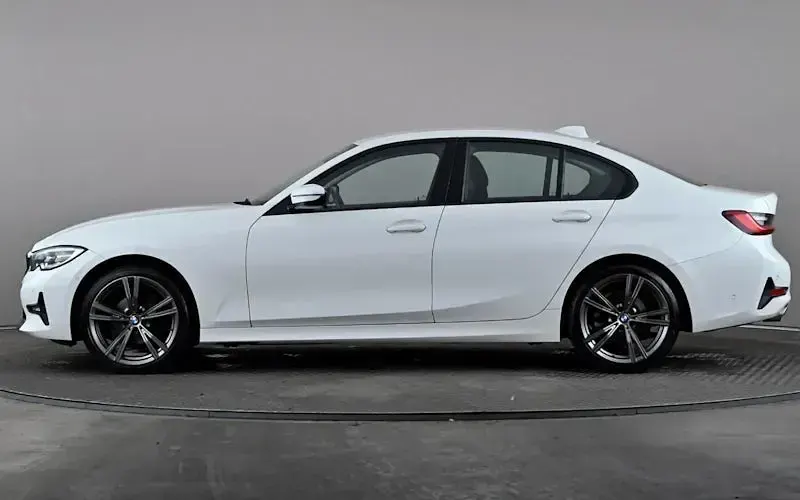 Used BMW 318 Sport Line 156 HP (114 kW) 2021 White Sedan
