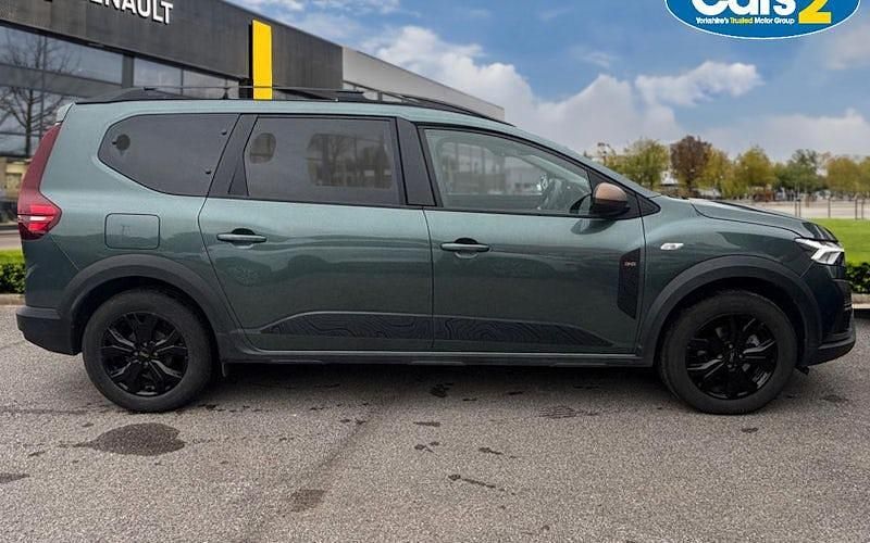 Used Dacia Jogger Extreme 141 HP (103 kW) 2024 Green MPV