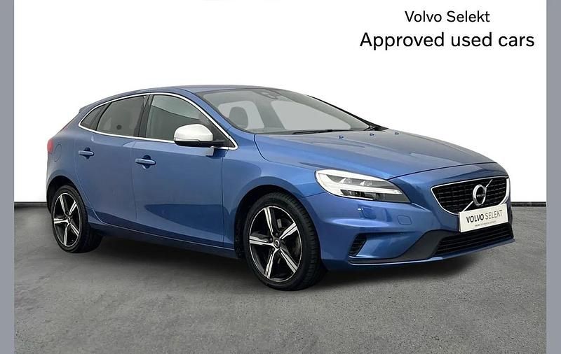 Used Volvo V40 R-Design 121 HP (88 kW) 2018 Blue Hatchback