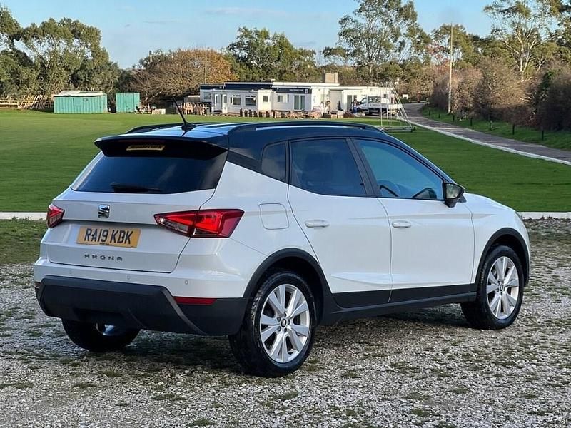 Used Seat Arona SE Technology 95 HP (69 kW) 2019 White SUV