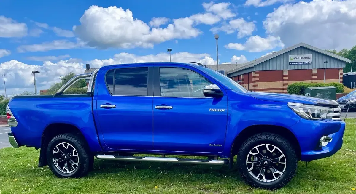 Käytetty Toyota HiLux 150 HP (110 kW) 2017 Sininen Nouto