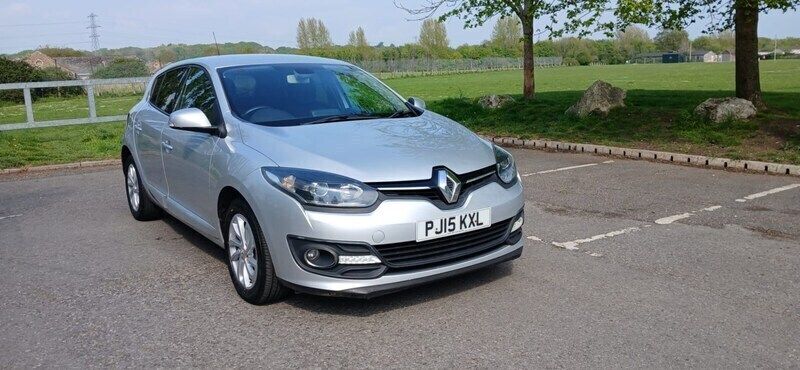 Silver Used 2015 Renault Mégane III Dynamique Hatchback | £2,995 (Fair price) - Image 1/4