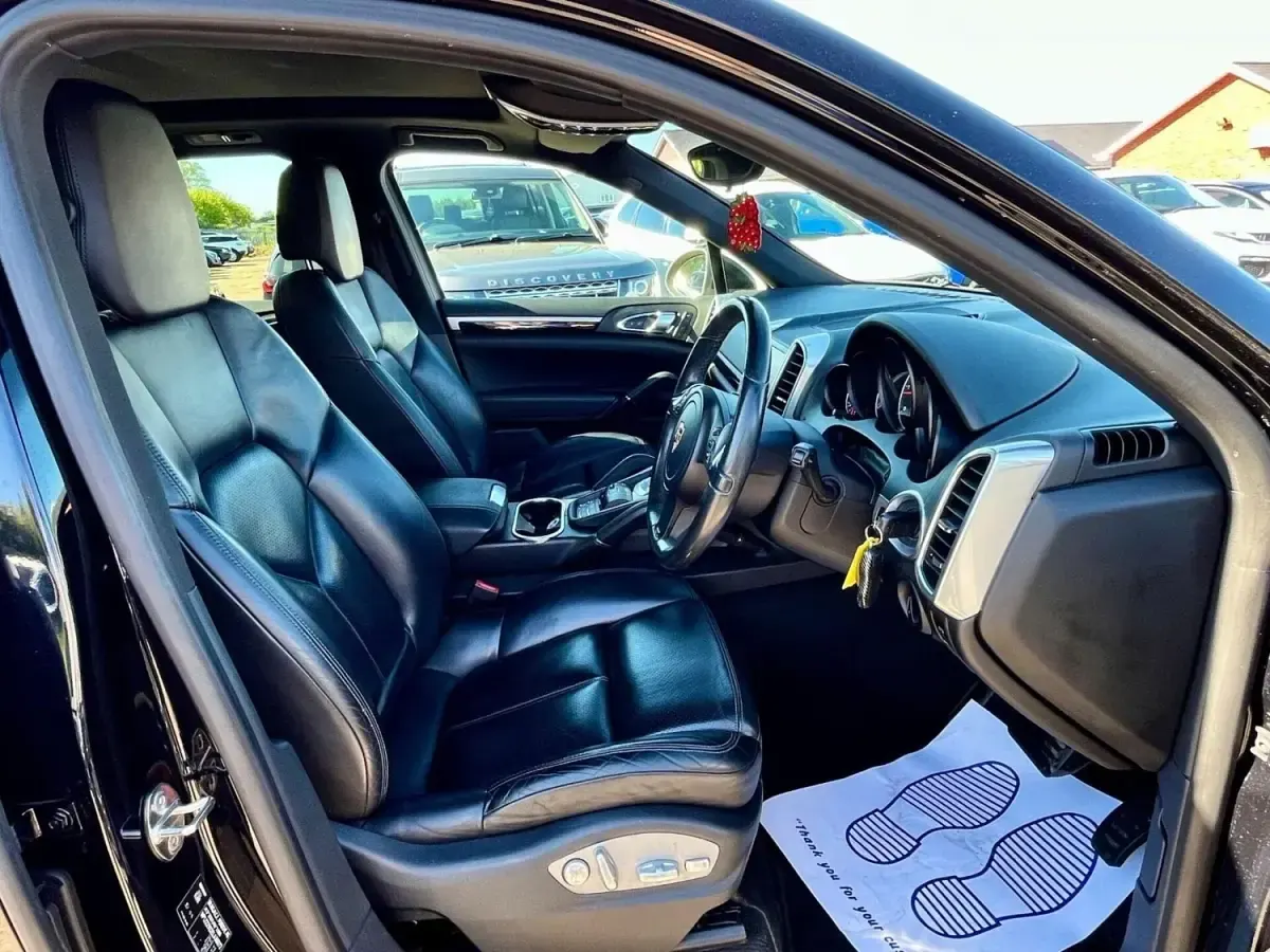 Begagnad Porsche Cayenne 245 HK (180 kW) 2013 Svart SUV