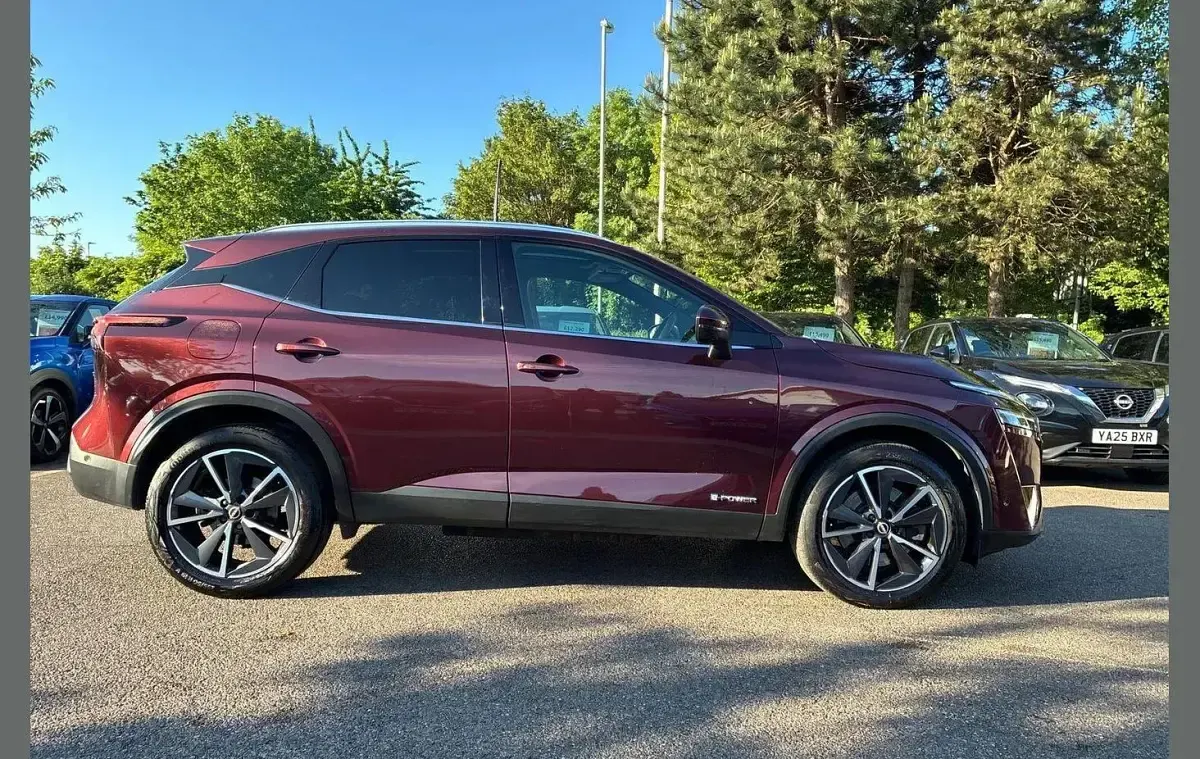 Used Nissan Qashqai Tekna 190 HP (139 kW) 2023 Red SUV