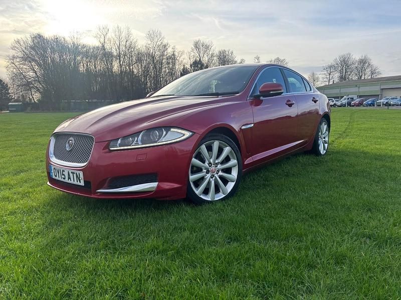 Used Jaguar XF Portfolio 200 HP (147 kW) 2015 Red Sedan