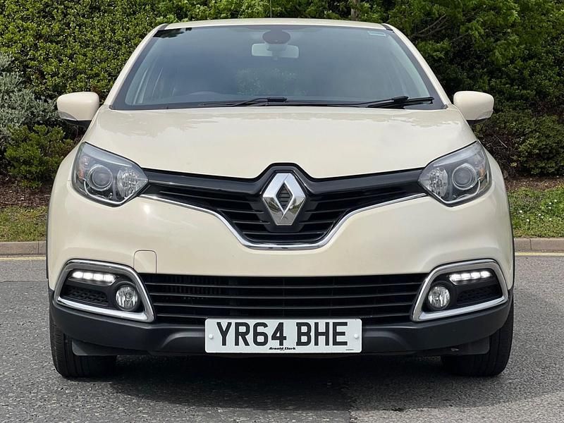 Used Renault Captur Expression+ 90 HP (66 kW) 2014 Cream SUV