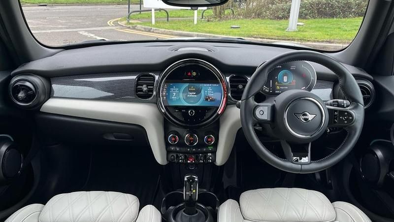 Usado Mini Cooper Exclusive 134 HP (98 kW) 2024 Prateado Citadino