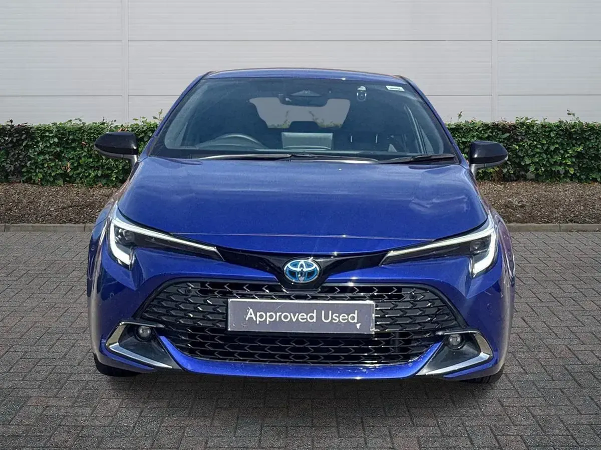 Used Toyota Corolla Design 140 HP (102 kW) 2026 Blue Hatchback