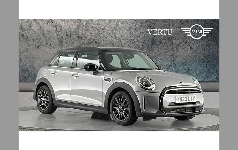 Begagnad Mini Cooper Classic 136 HK (100 kW) 2022 Silver Halvkombi