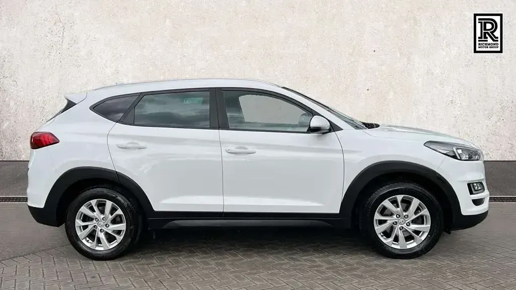 Used Hyundai Tucson SE 130 HP (95 kW) 2019 White SUV
