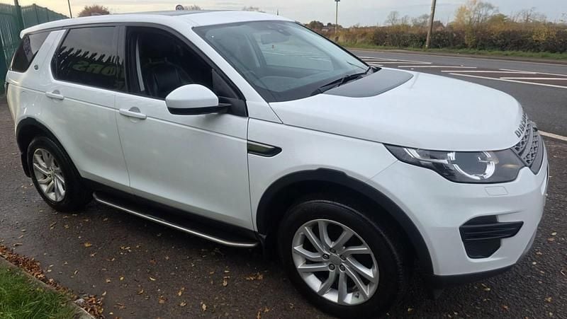 White Used 2016 Land Rover Discovery Sport SE SUV | £6,999 (Fair price) - Image 1/4