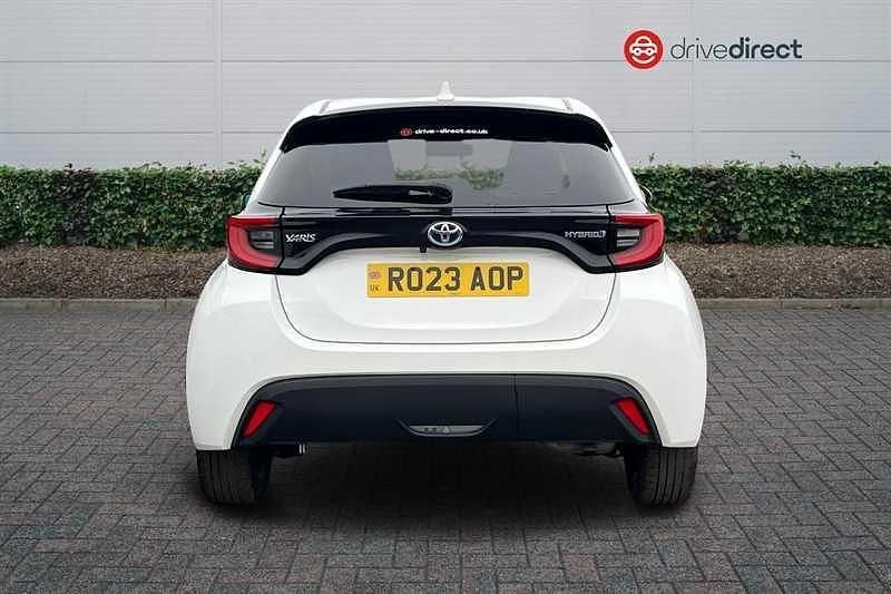 Used Toyota Yaris Hybrid Design 2023 White Hatchback