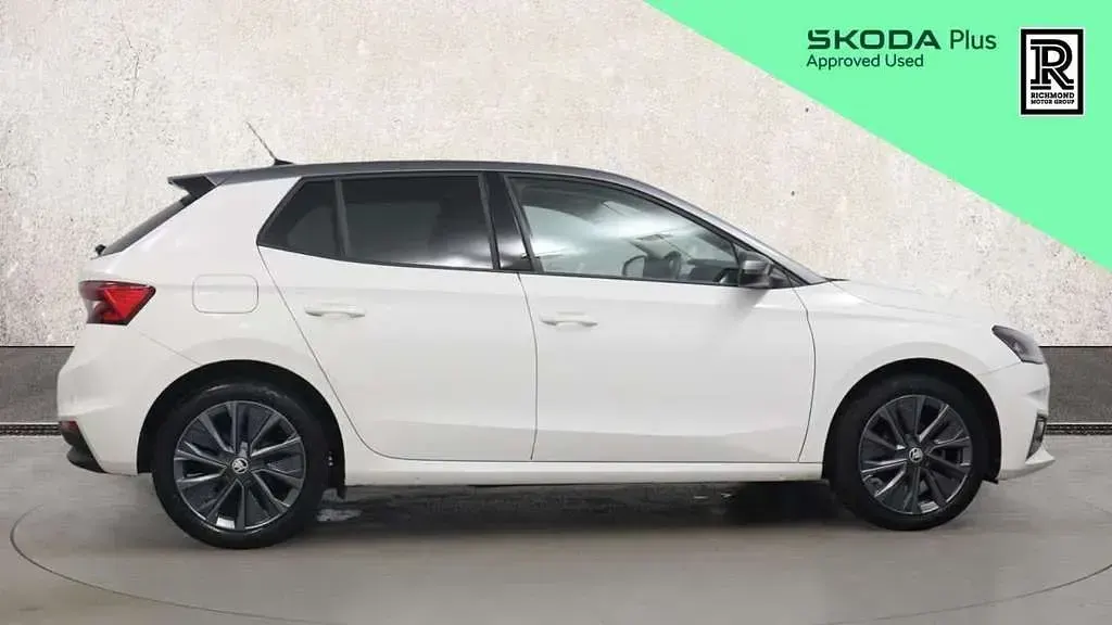 Used Skoda Fabia Colour Edition 94 HP (69 kW) 2024 White Hatchback