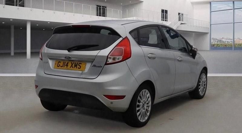 Used Ford Fiesta Titanium 125 HP (91 kW) 2014 Silver Hatchback