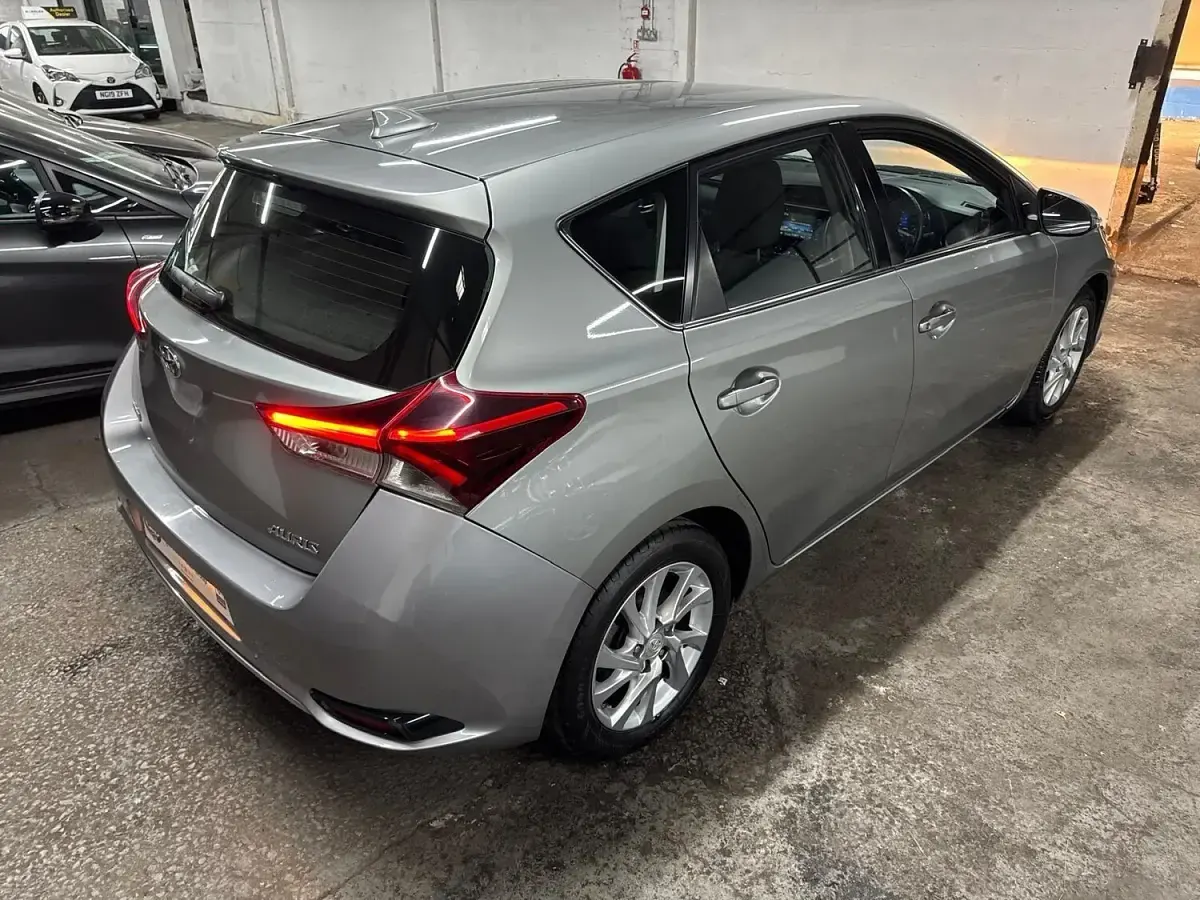 Used Toyota Auris Business Edition 112 HP (82 kW) 2015 Grey Hatchback