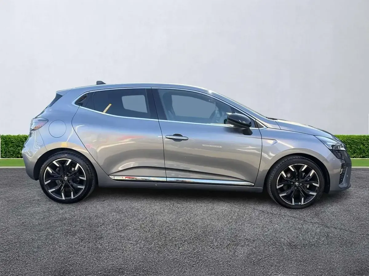 Usado Renault Clio V Techno 143 CV (105 kW) 2024 Gris Utilitario