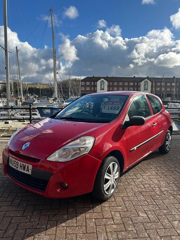 Red Used 2009 Renault Clio II Extreme Hatchback | £1,299 (Fair price) - Image 1/4