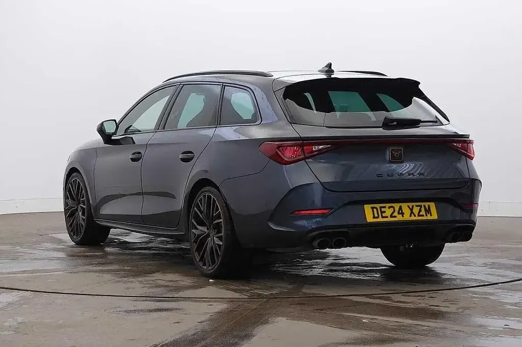Usado Cupra Leon VZ2 300 CV (220 kW) 2024 Gris Familiar