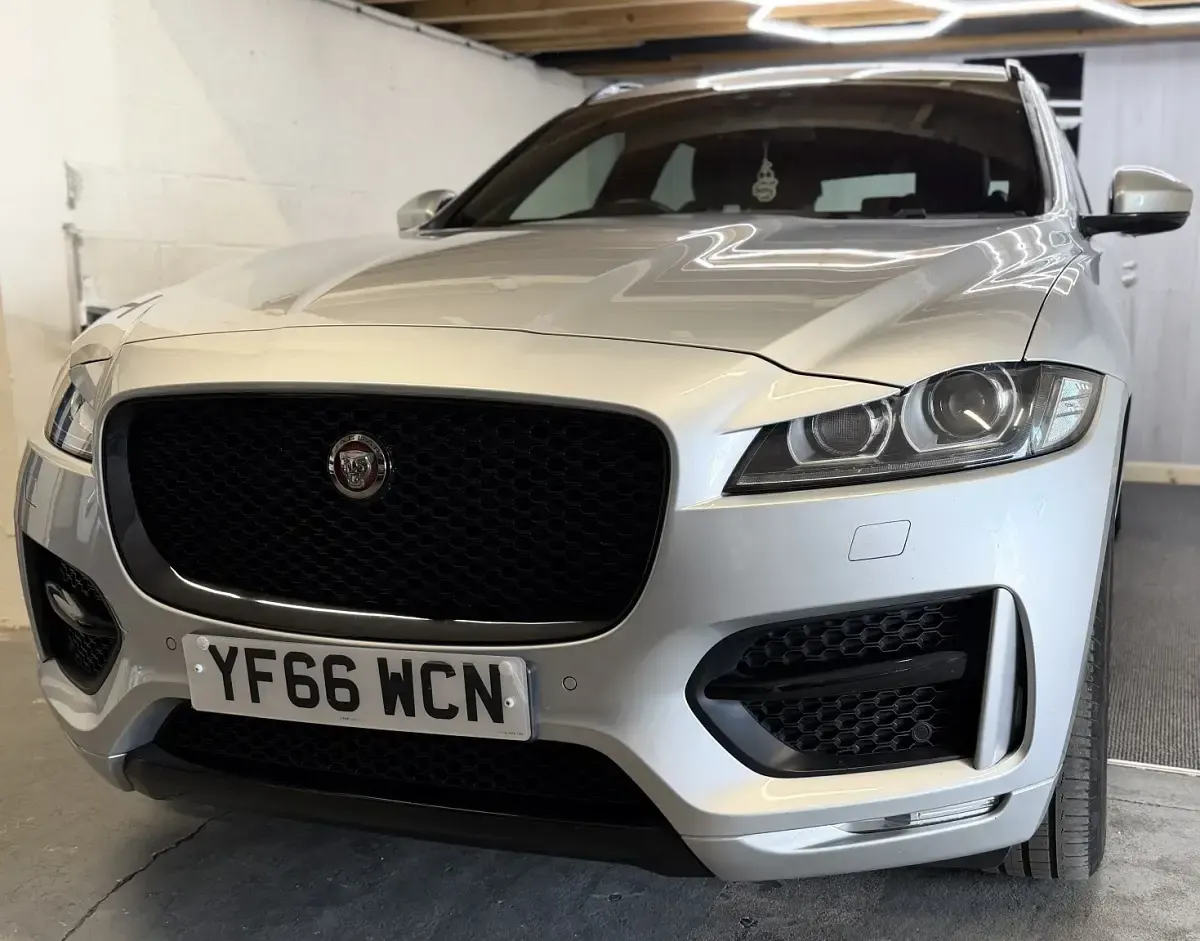 Second-hand Jaguar F-Pace R-Sport 180 CP (132 kW) 2016 Argintiu SUV