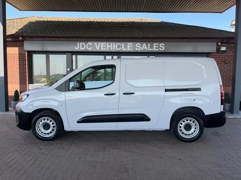 Used Peugeot Partner 131 HP (96 kW) 2024 White MPV
