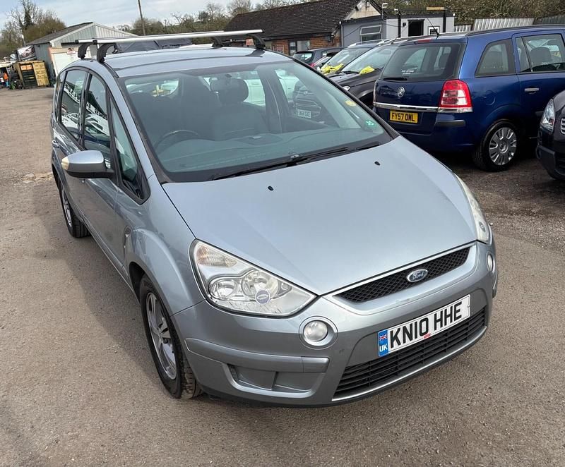 Usado Ford S-MAX Zetec 2010 Prateado Monovolume