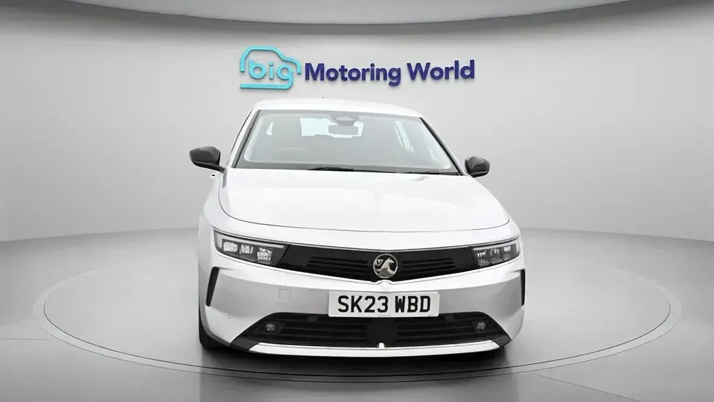 Second-hand Vauxhall Astra Design Edition 130 CP (95 kW) 2023 Gri Hatchback