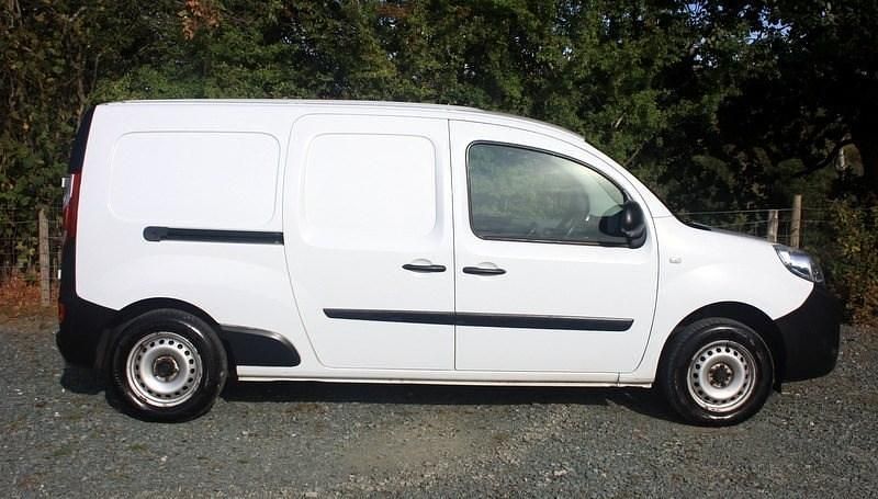 White Used 2019 Renault Kangoo Business MPV | £6,995 (Fair price) - Image 1/4