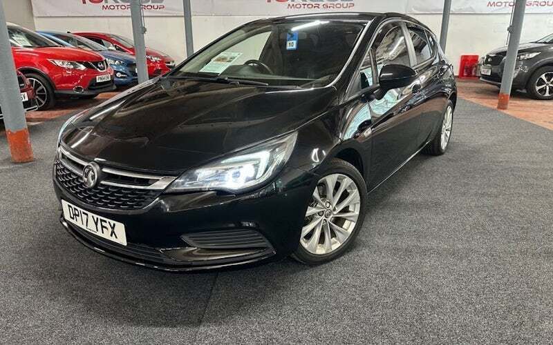 Black Used 2017 Vauxhall Astra S Hatchback | £4,495 (Fair price) - Image 1/4